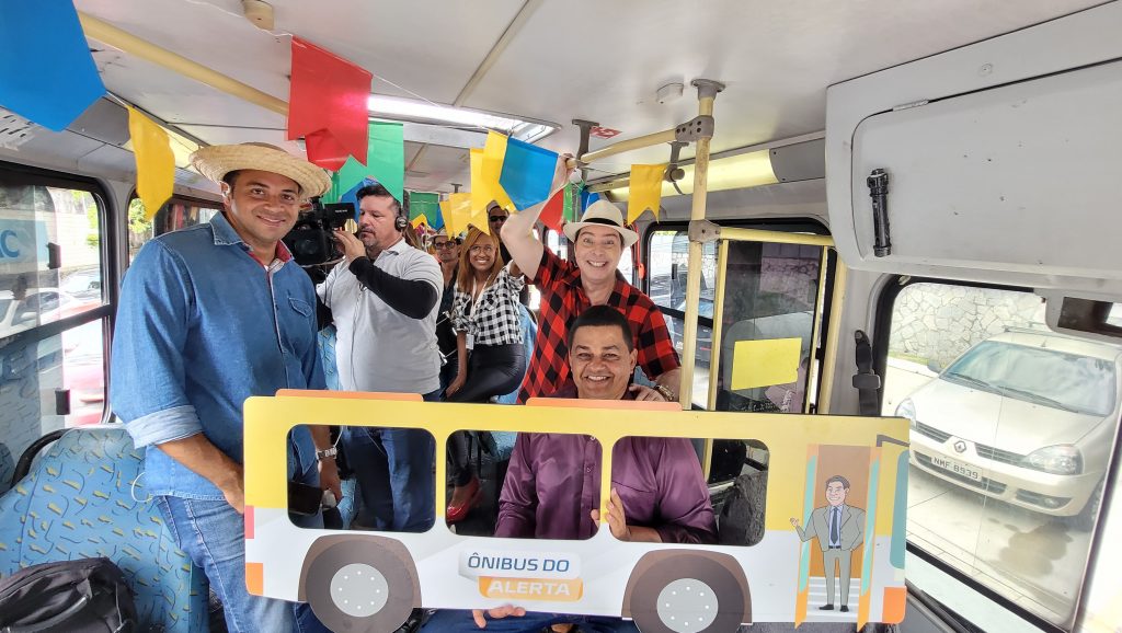 Ônibus do Alerta levou alegria por onde passou - Foto: Divulgação/TV Pajuçara