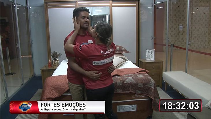 Casal de participantes entregou muita emoção no game - Foto: Reprodução/TV Pajuçara