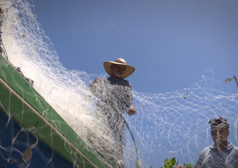 Pescadores reclamam da poluição que afeta a fauna marítima - Foto: Vasni Soares/TV Pajuçara