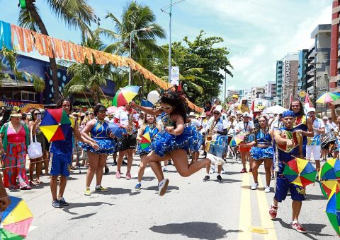 Passista de frevo durante o desfile do Pinto da Madrugada - Foto: Itaciara Albuquerque/TNH1