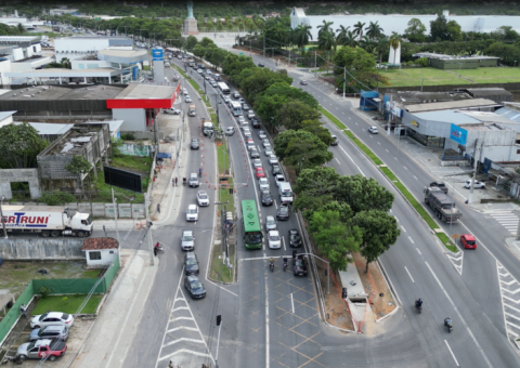 Vista aérea do fluxo de veículos em Maceió - Vasni Soares/TV Pajuçara